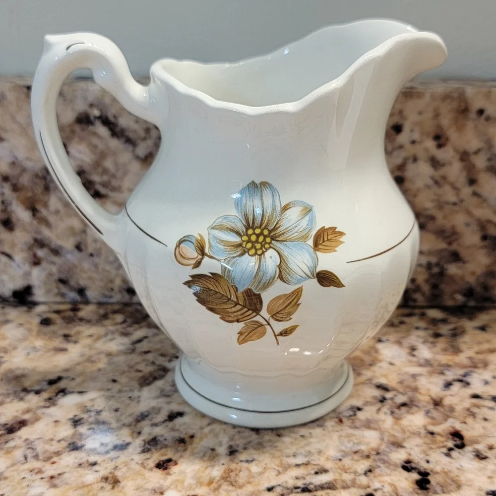 Vintage J&G Meakin‎ England Classic White Floral Porcelein Pouring Creamer